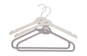 Joseph Joseph Sada dvou béžových plastových ramínek Orderly