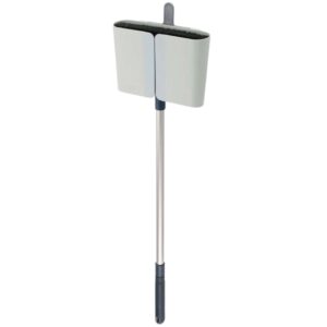 Joseph Joseph Modré koště s nástěnným držákem CleanStore